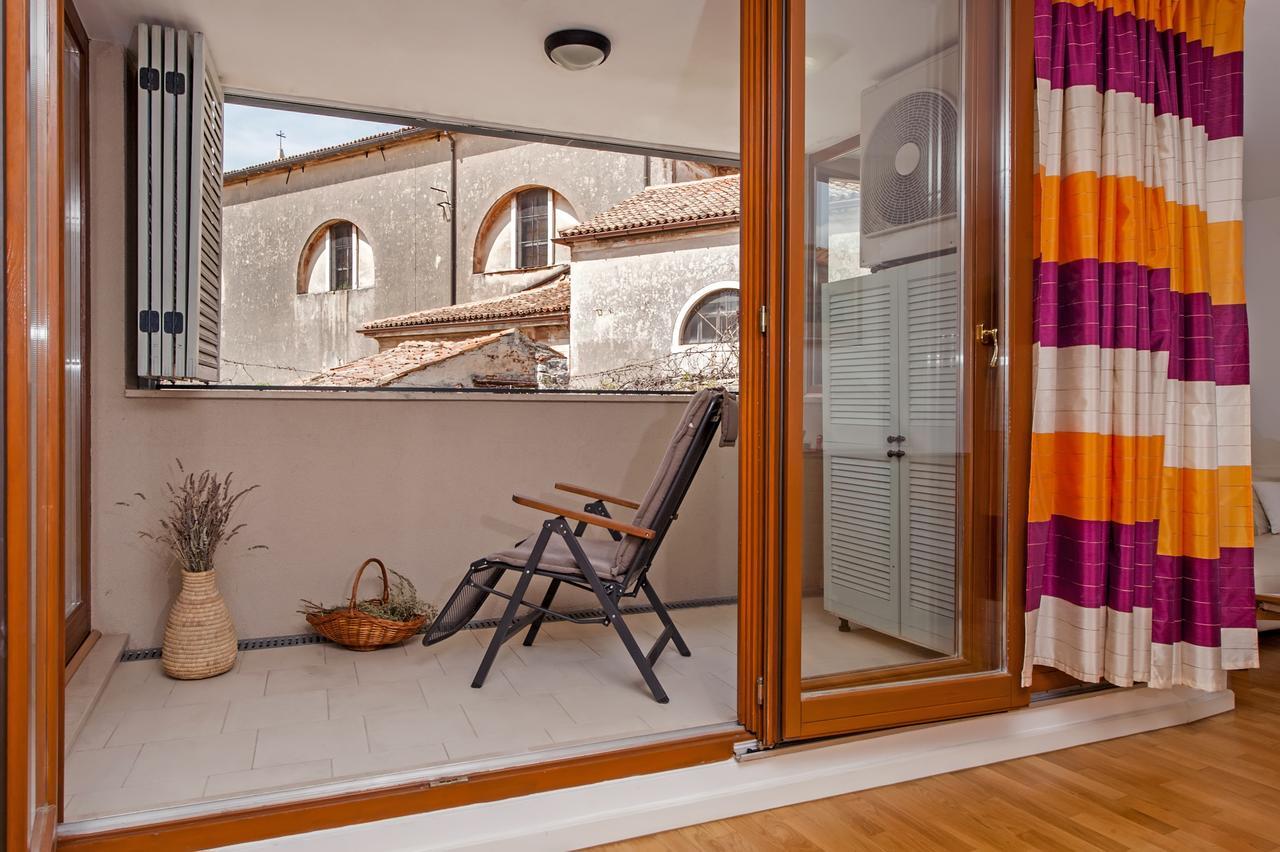 Apartment Campanile Ровин Екстериор снимка