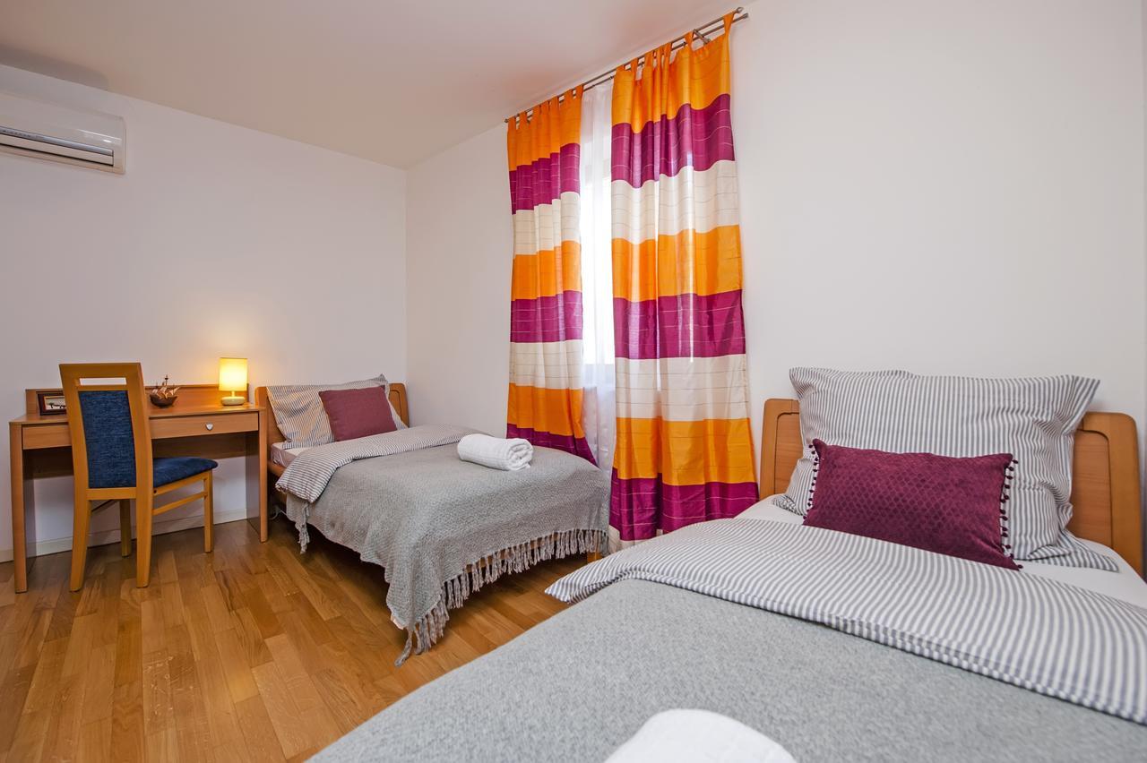 Apartment Campanile Ровин Екстериор снимка