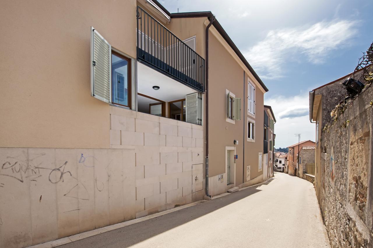 Apartment Campanile Ровин Екстериор снимка
